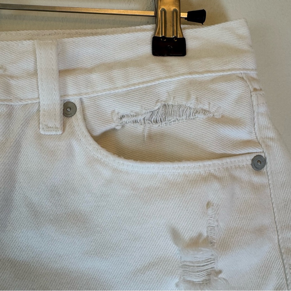 Blank NYC White Distressed Jean Shorts 0047 - Picture 16 of 16